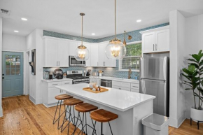 House on Cora - Sleeps 10 Hot Tub & Walk to Main